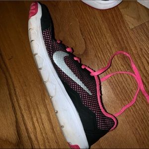 4.5Y kids Nike sneakers black and pink